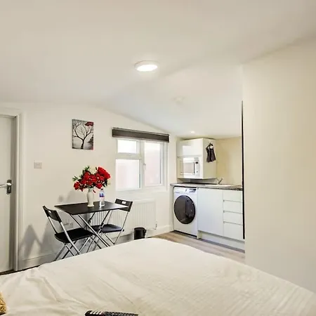 Luxury Studio Cabin - Central Location - Parking Erith Exterior photo