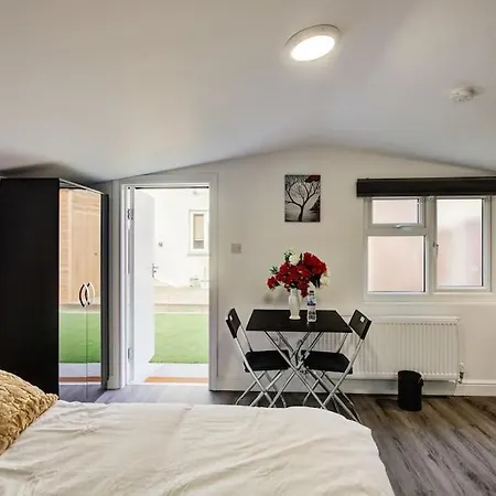 Luxury Studio Cabin - Central Location - Parking Erith Exterior photo