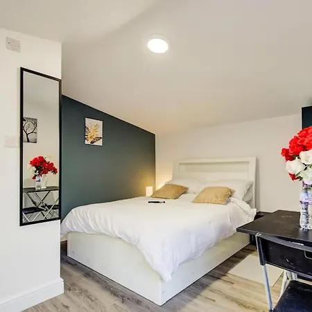 Luxury Studio Cabin - Central Location - Parking Erith Exterior photo