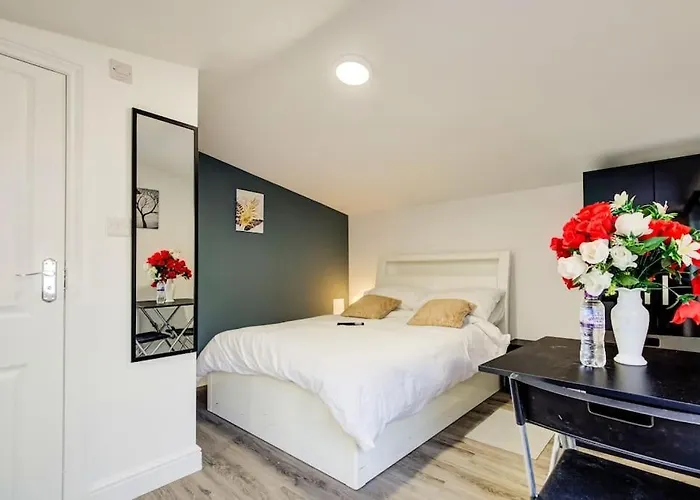 Luxury Studio Cabin - Central Location - Parking