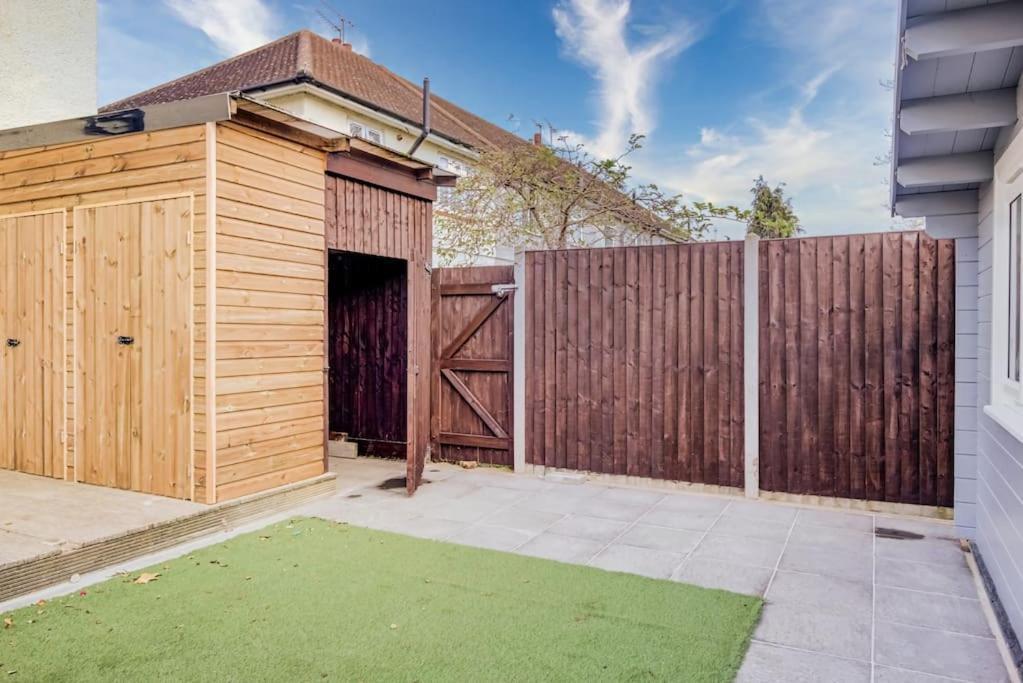 Luxury - Location - Parking Apartment *